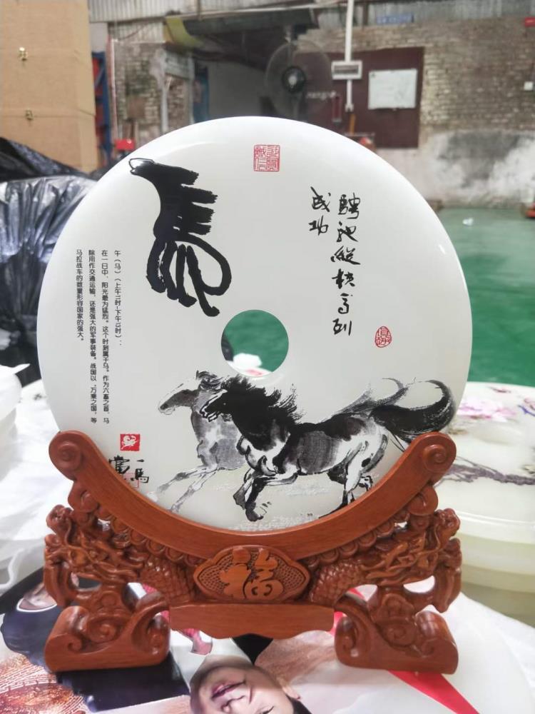 赠送恩师纪念品 天然玉石摆件礼品定制 退休纪念品制作